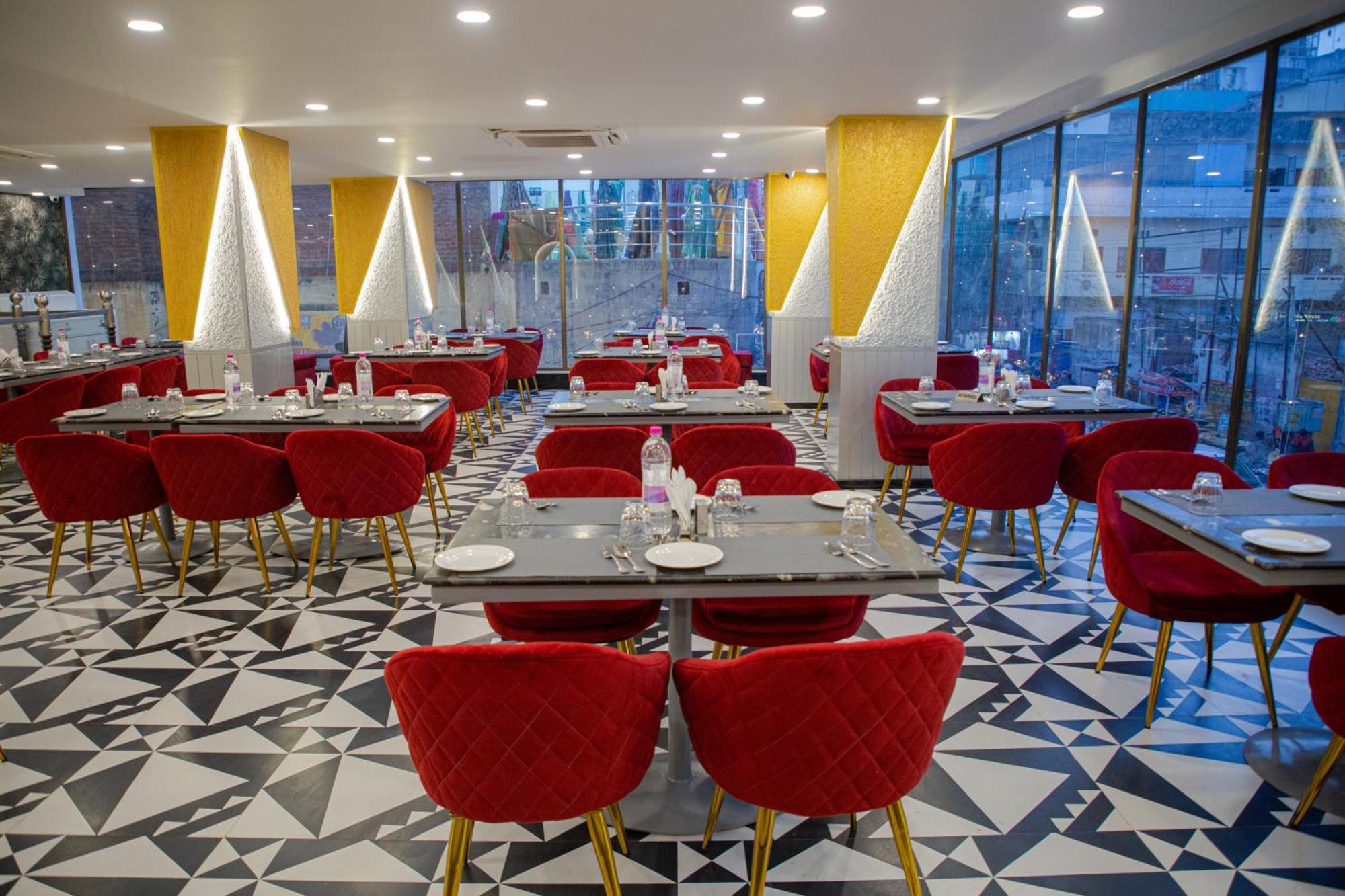 Отель Pearl Courtyard Варанаси Экстерьер фото